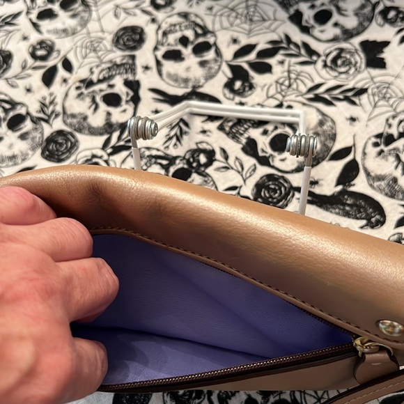 Coach Clutch/Wristlet Tan-Gold Shimmer - Picture 9 of 12